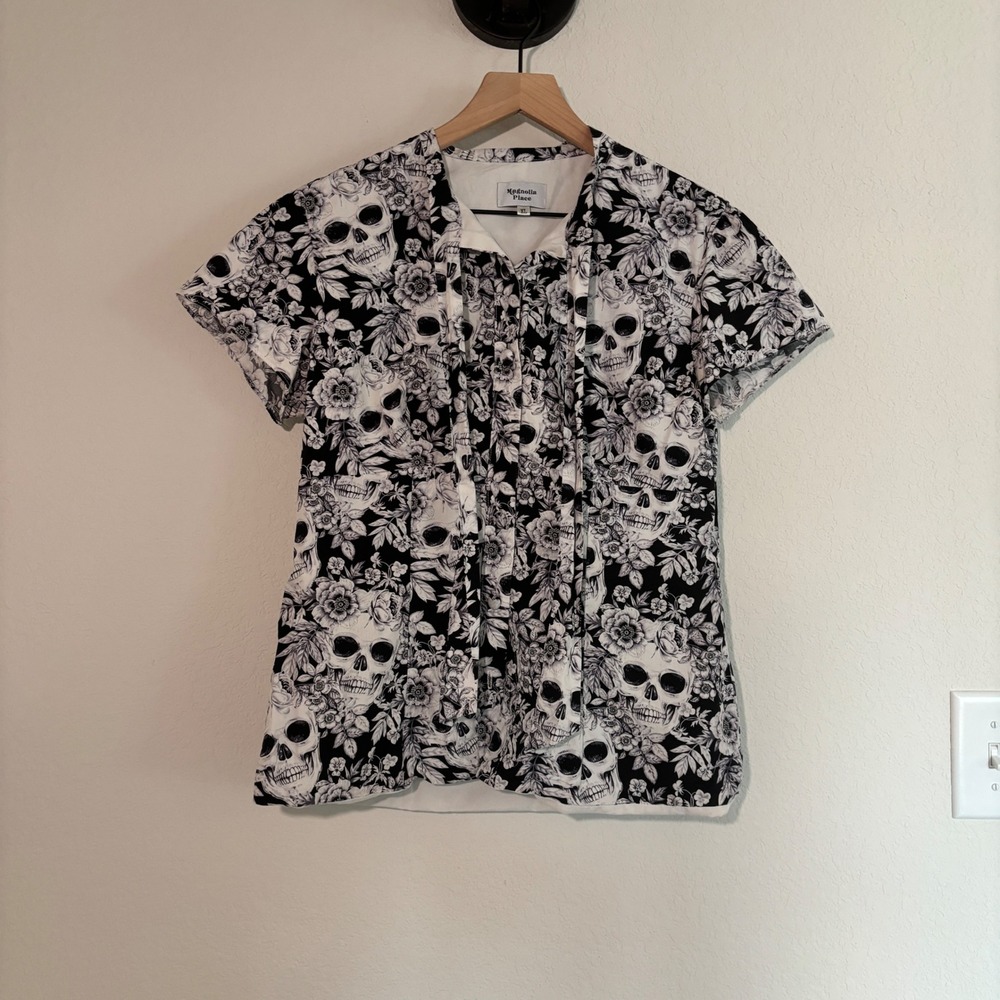Magnolia Place Top Skull Floral Print XL Cotton Black White Edgy Goth Rockabilly